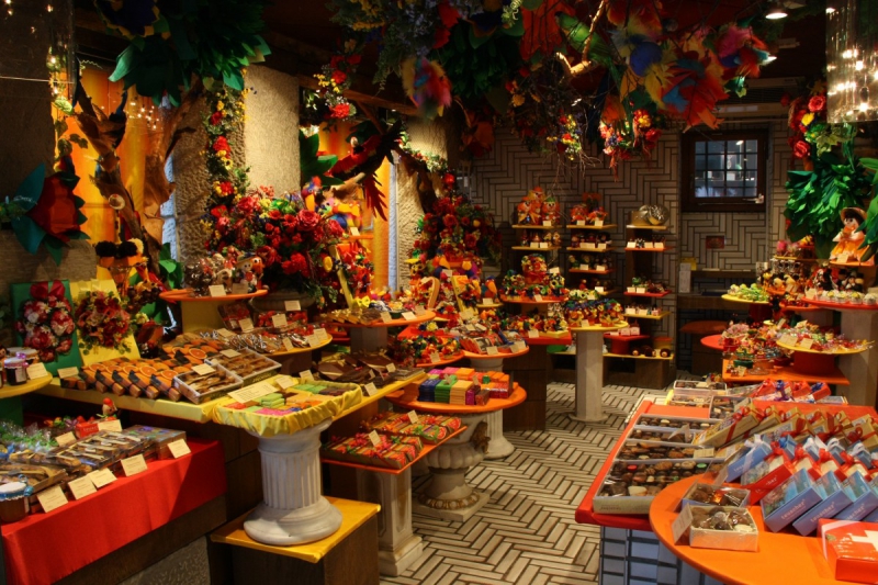 ecommerce-BAUDUEN-min_candy_store_chocolate_shop_chocolate_switzerland-393515